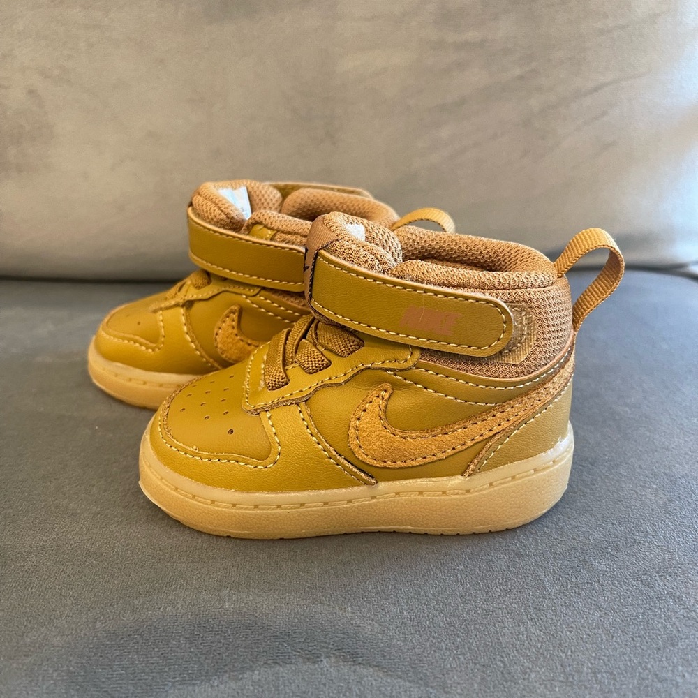 Nike Court Borough Mid 2 Baby Shoes Size 3 TAN EUC